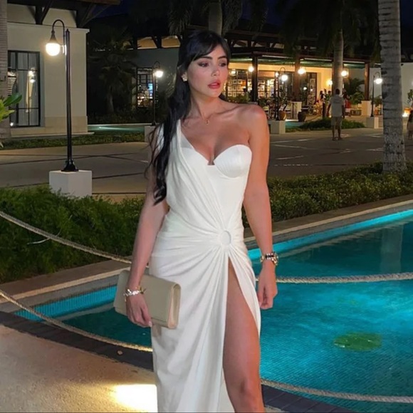 White Midi Wrap Dress 🏝 - Picture 5 of 7